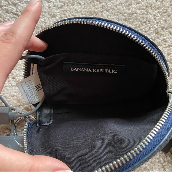 NWT Banana Republic Power Up Charging Pack with Mini Wallet/Purse - Picture 7 of 10